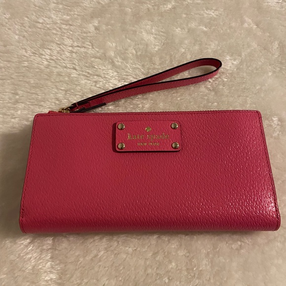 NWOT Kate Spade Wristlet Wallet - Picture 1 of 8